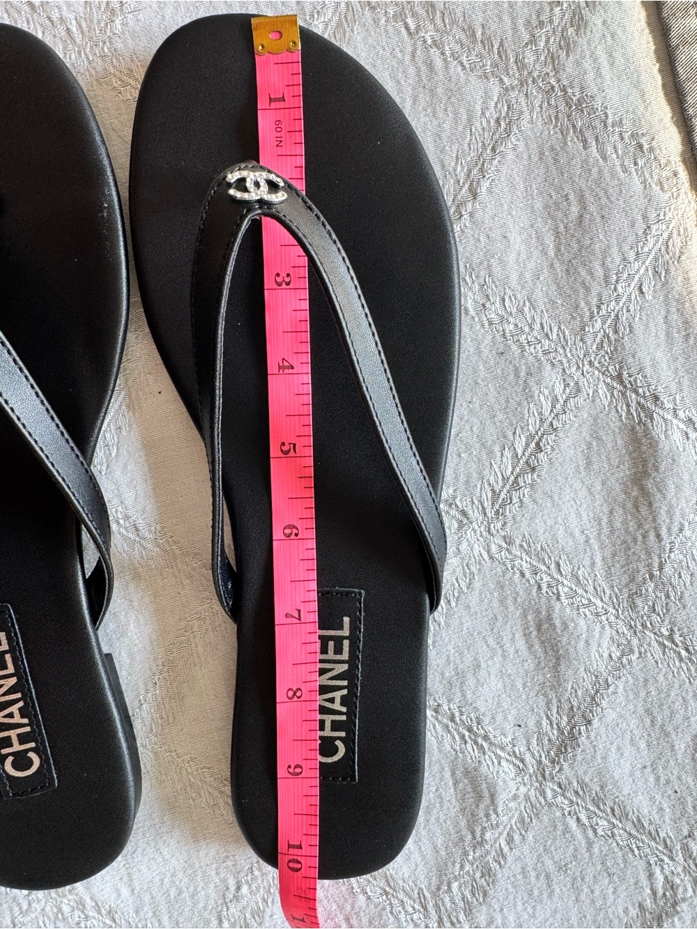 Black CC Chanel sandals / flip flops - Picture 7 of 7